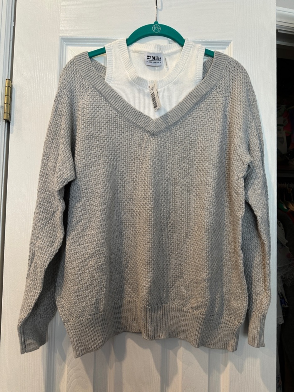 27 Miles Malibu Light Gray V-Neck Knit Sweater with built in tank